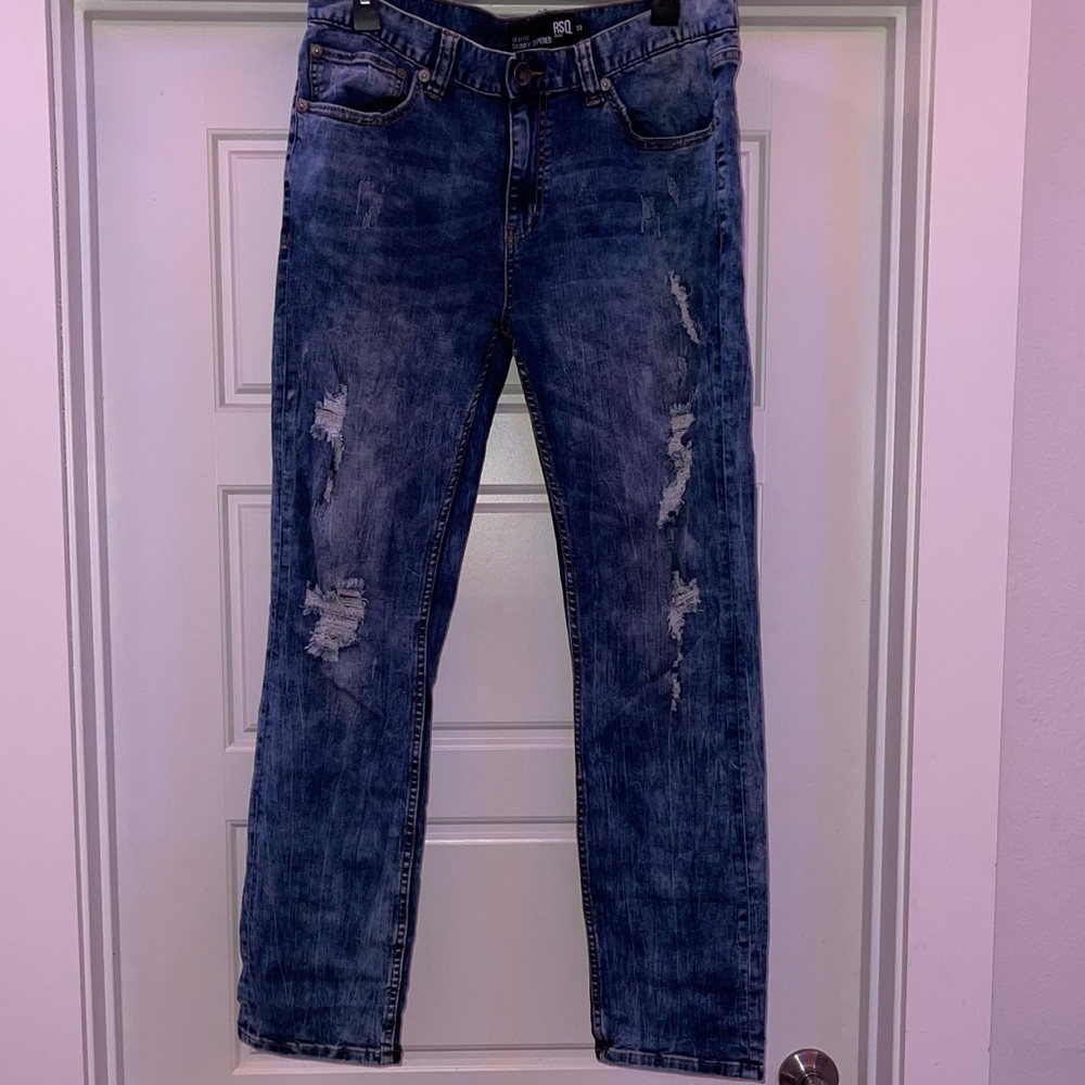 Distressed slim/skinny jeans